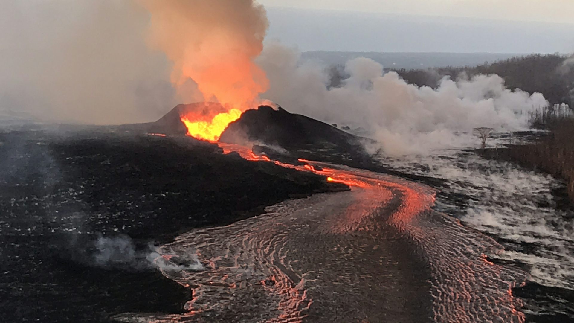 types of volcanoes causes of volcano